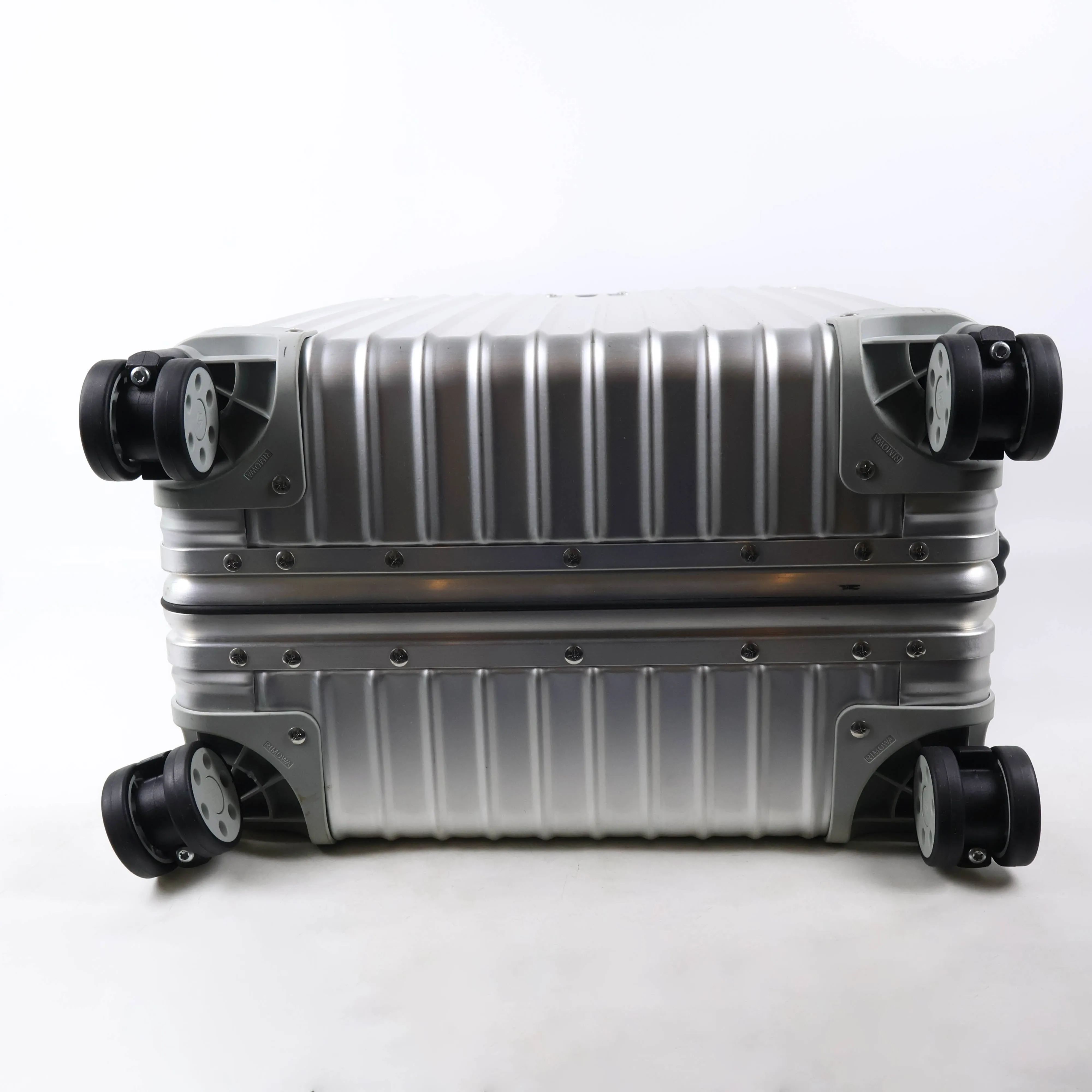 Rimowa Suitcase Classic Cabin Aluminium Carry On