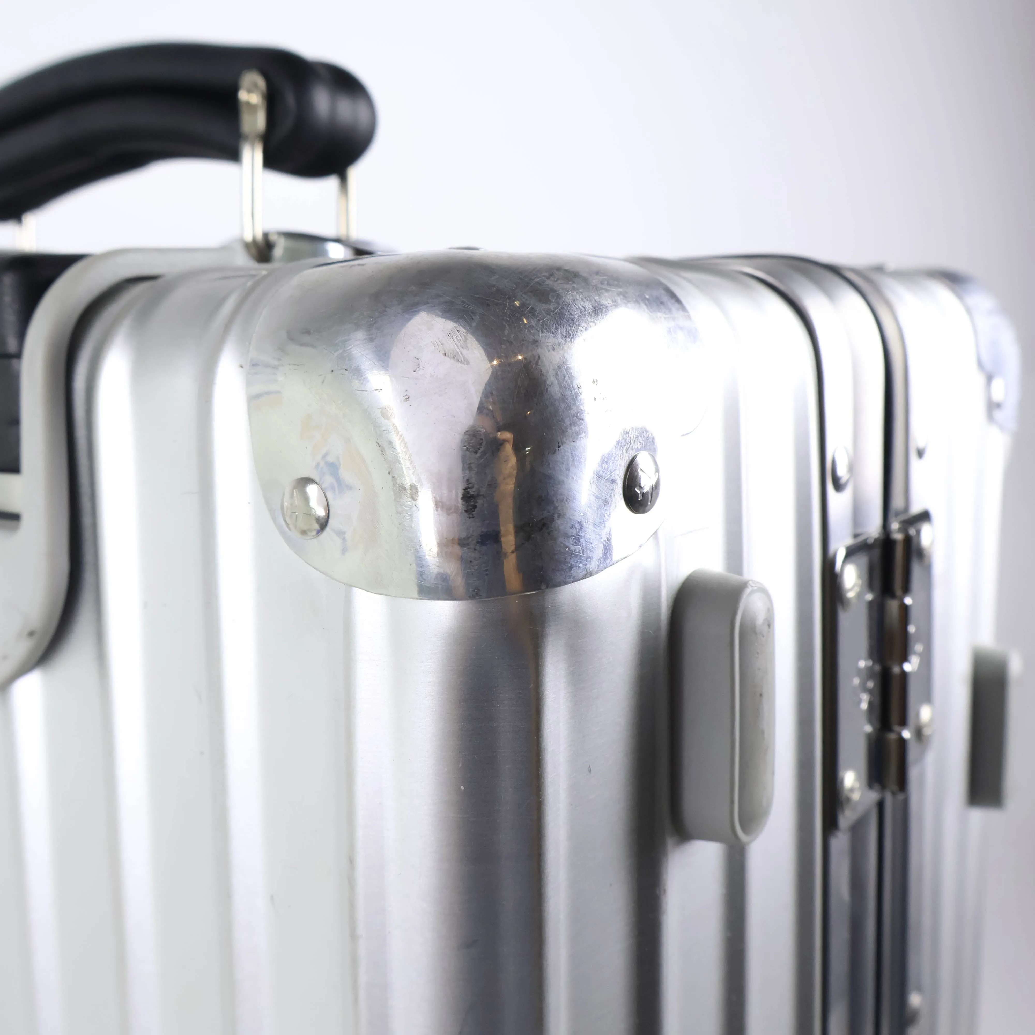 Rimowa Suitcase Classic Cabin Aluminium Carry On