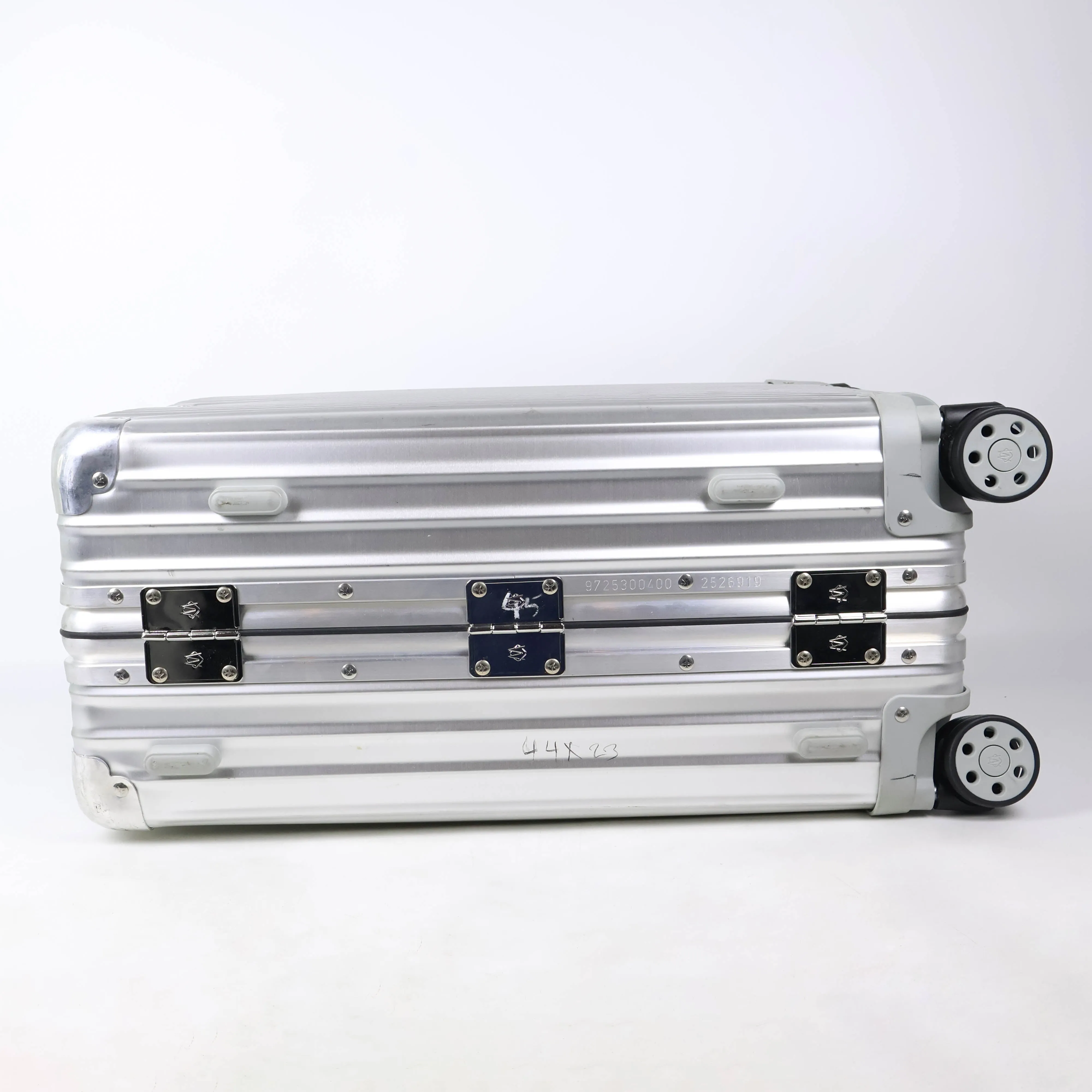 Rimowa Suitcase Classic Cabin Aluminium Carry On